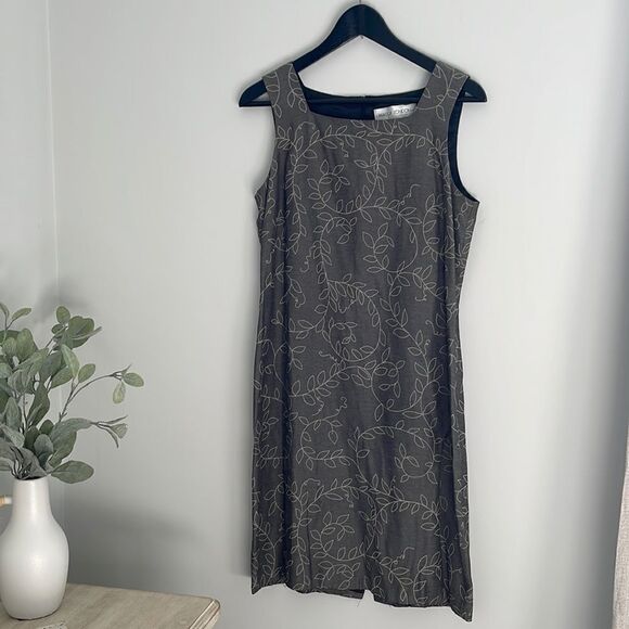 Maggy London Dress Size 6 Charcoal Gray w/leaf stitching. - Picture 1 of 7